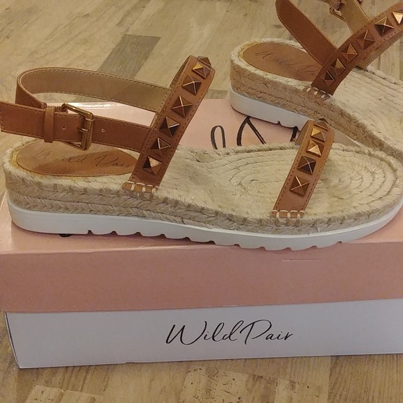NEW Wild Paid Brown and Bronze Espadrilles Faux Leather 8 - Picture 3 of 9